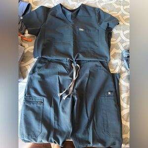 FIGS Scrub Set bottom M top S